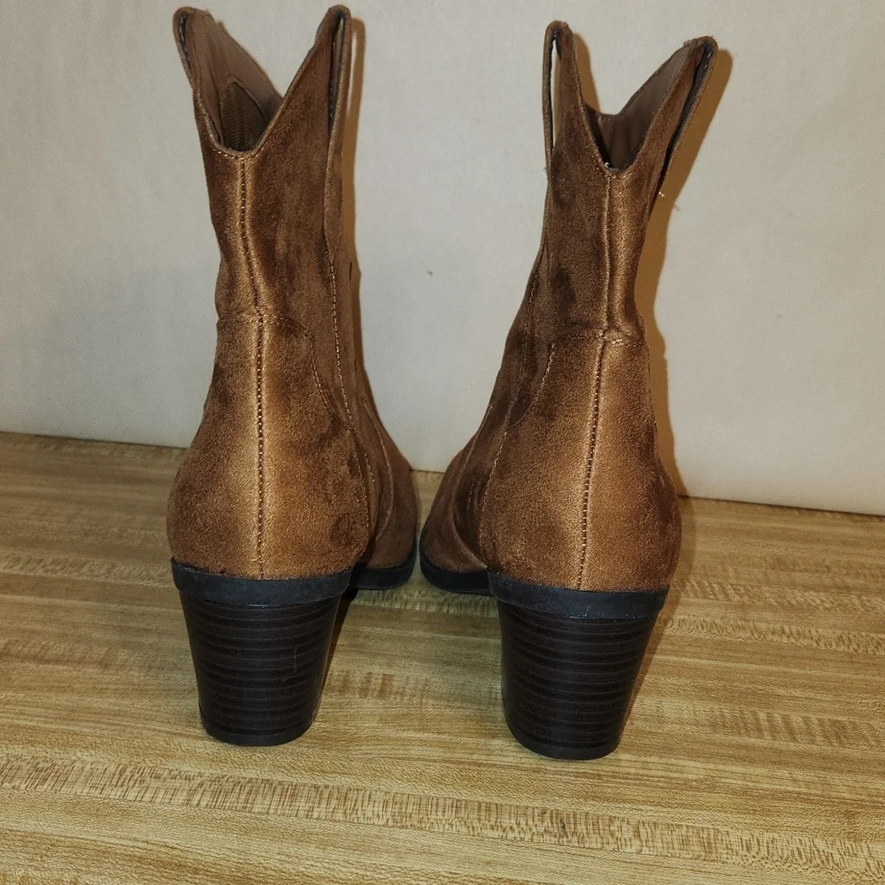JOURNEE COLLECTION Women’s Becker Pointed Toe Stacked Western Booties, 9.5 - Picture 4 of 14